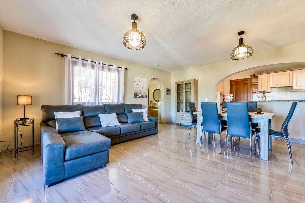 Villa Erico Costa Blanca Olivers Trsvels3