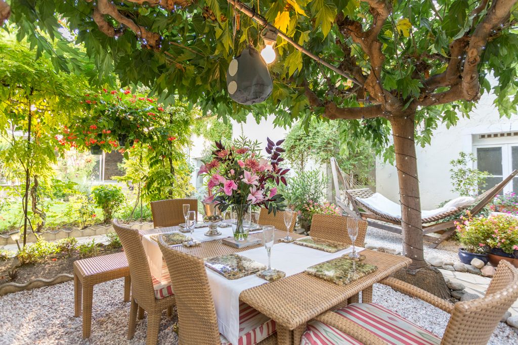 L Oustal des Fleurs Languedoc Olivers Travel 2