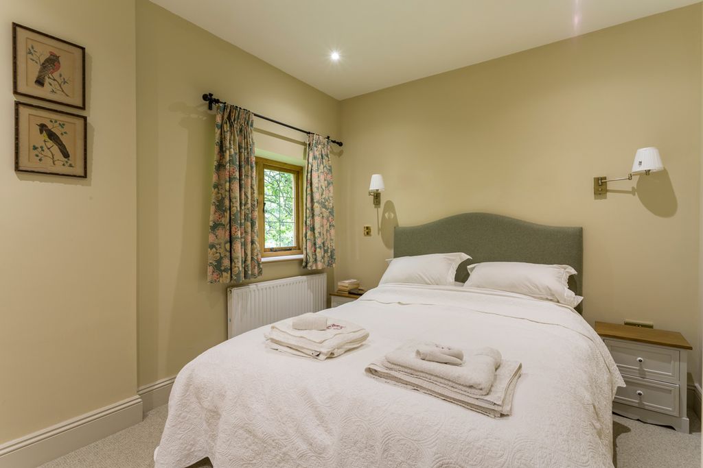 Chevaliers Moat House Midlands Olivers Travels 3