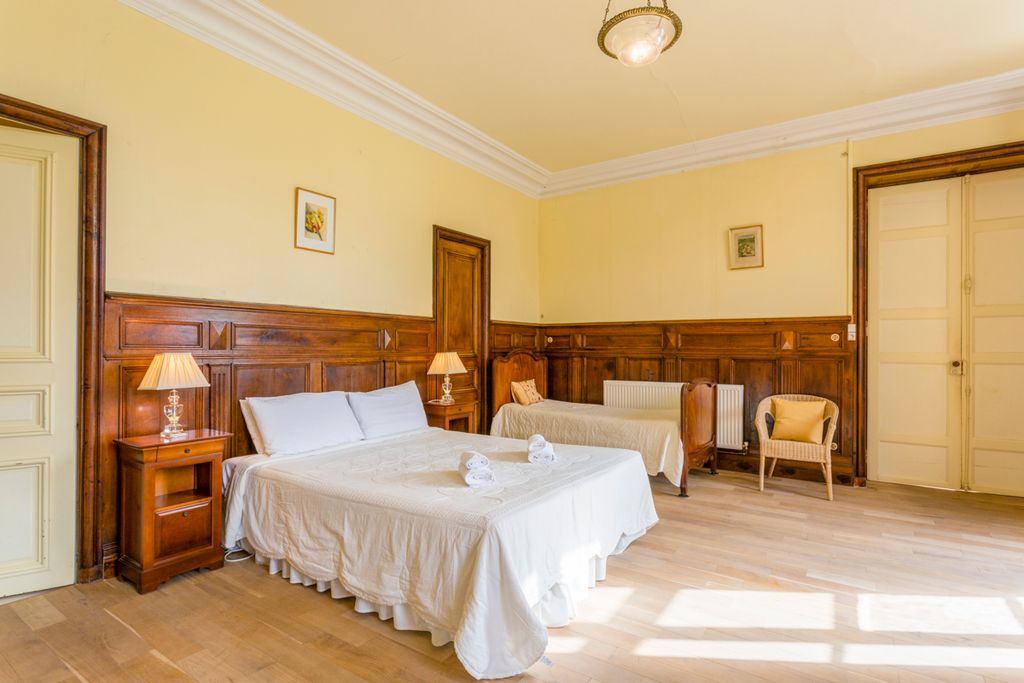 Chateau Serbise Aquitaine Olivers Travels 1 2 01