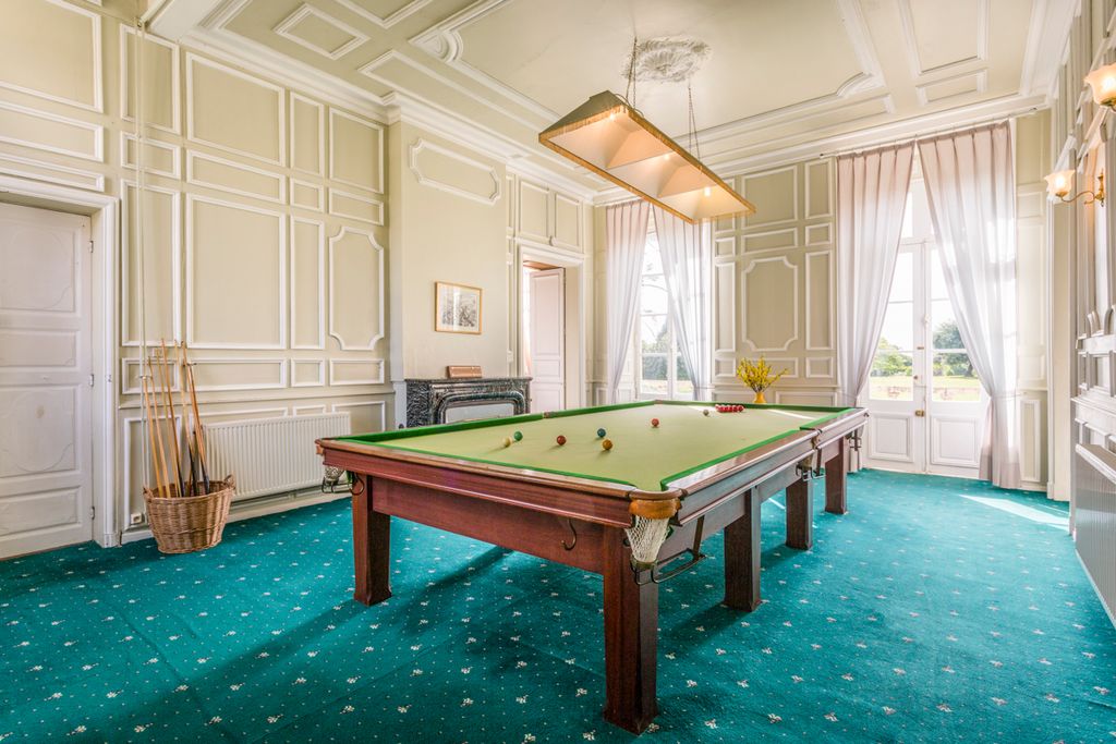 Chateau Serbise Aquitaine Olivers Travels 1 3 01