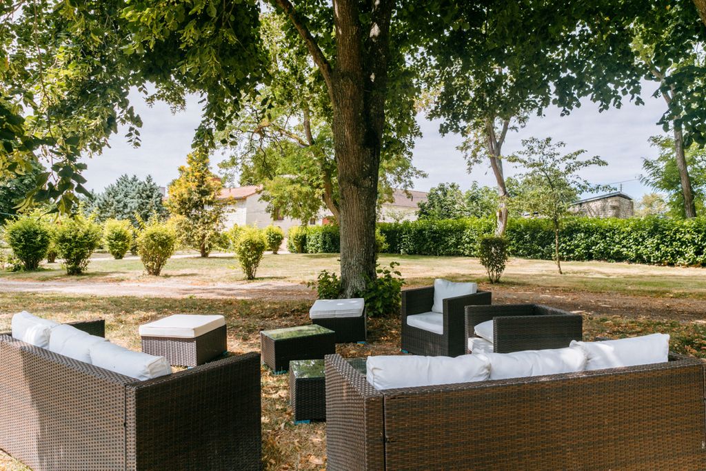 Chateau des Lanternes Aquitaine Olivers Travels 5