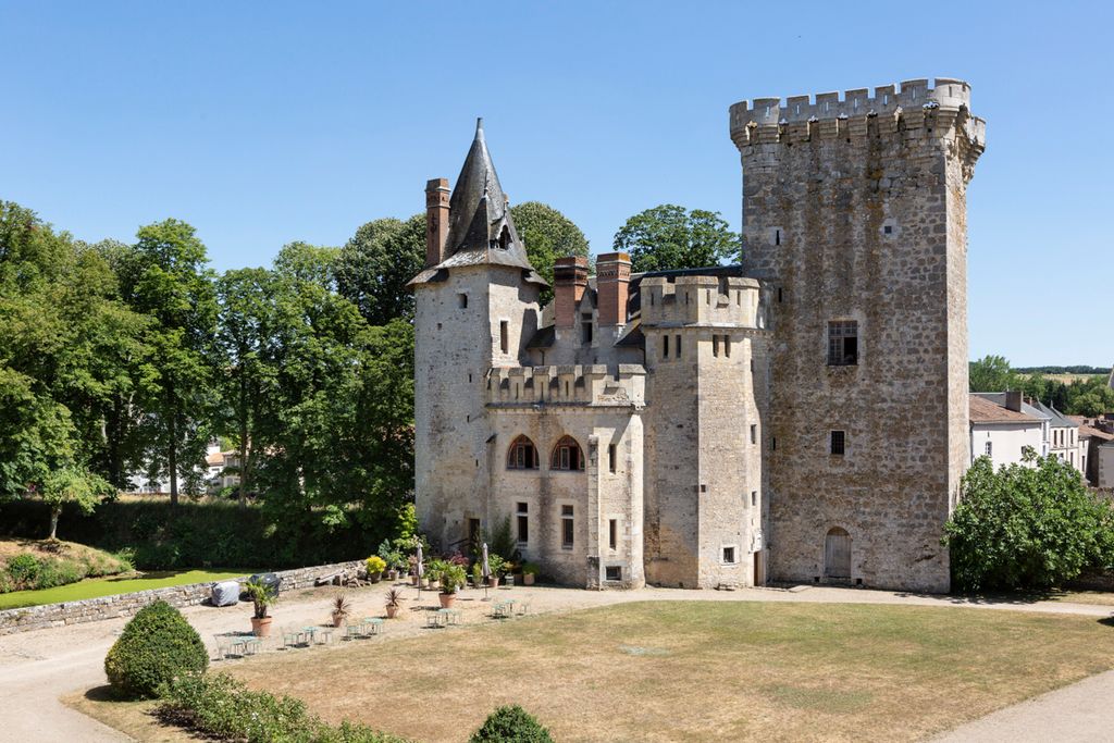 KEEP Chateau de St Louis Loire Valley Olivers Travels1