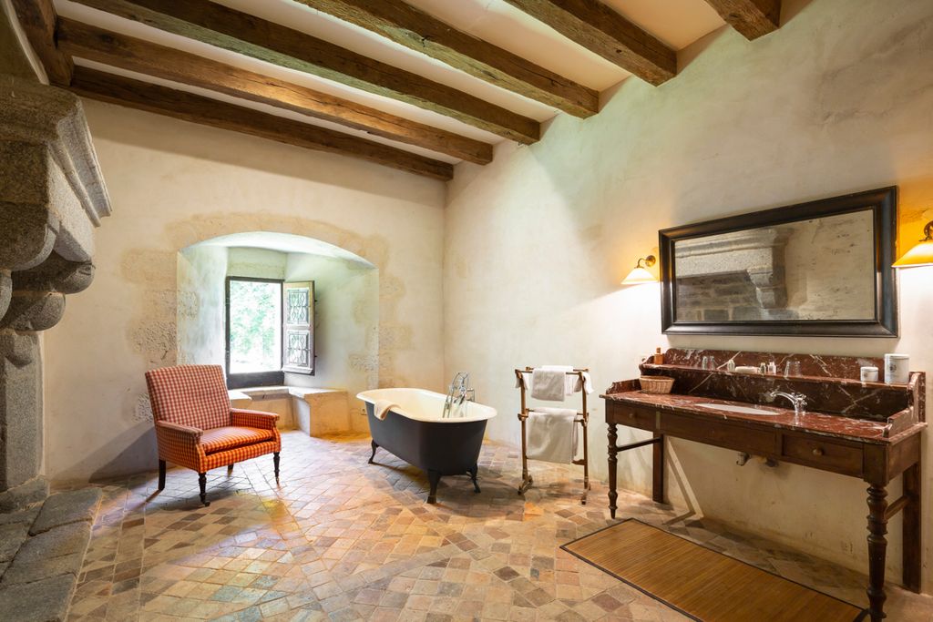 KEEP Chateau de St Louis Loire Valley Olivers Travels3