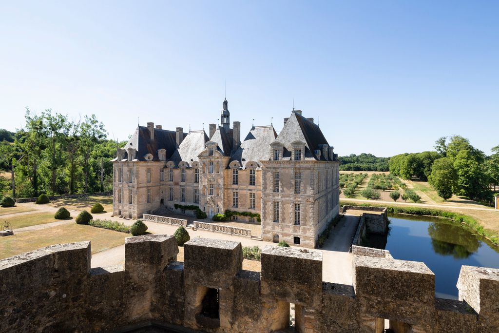 Chateau de St Louis Loire Valley Olivers Travels1
