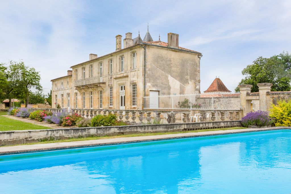 Chateau Serbise Estate Aquitaine Olivers Travels 1  1 