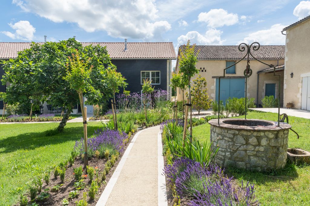 Les Ecuries Dordogne Olivers Travels 1 01