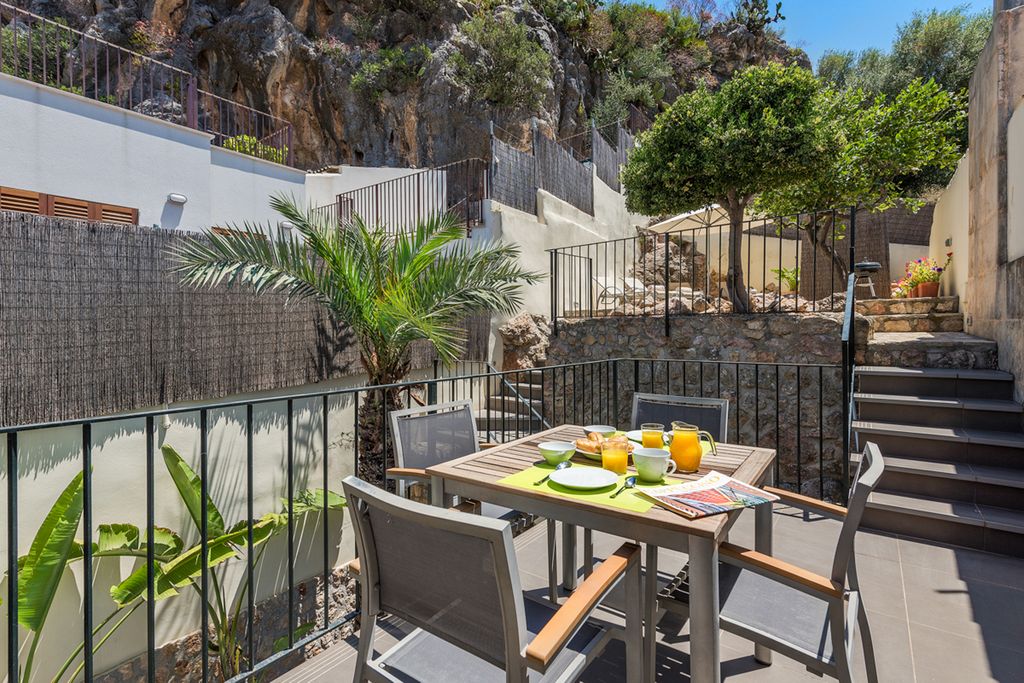Casa Izaro Mallorca Spain Olivers Travels 4