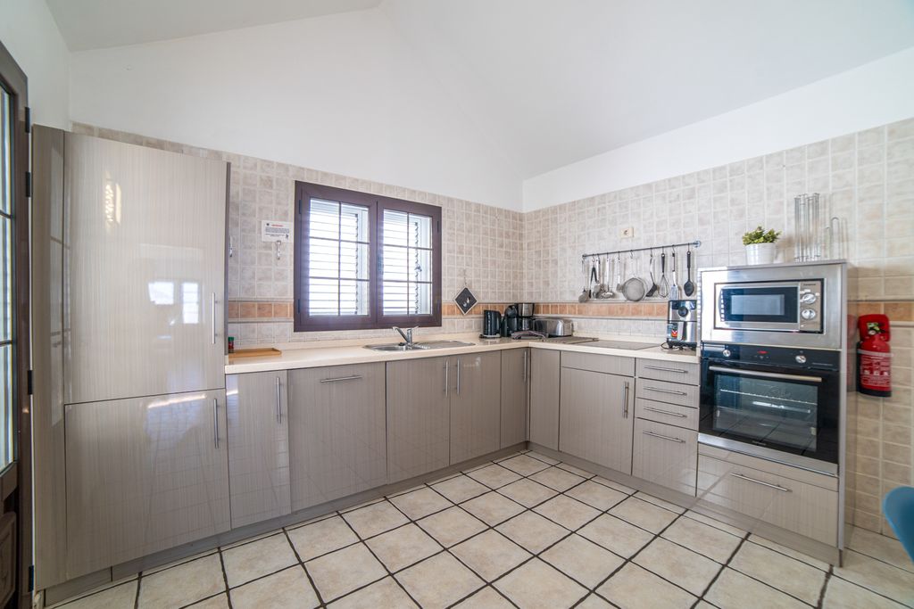Villa Armida Lanzarote Olivers Travels 005
