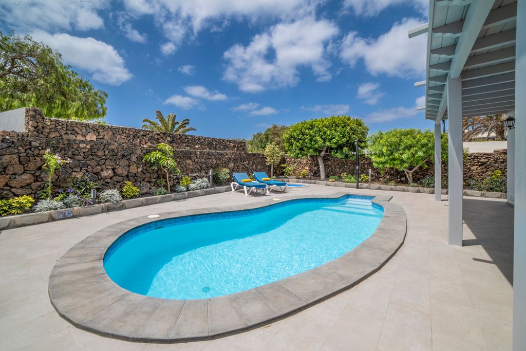 Villa Chita Lanzarote Olivers Travels5