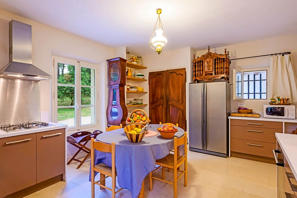 Maison La Montagnette Provence CH Olivers Travels 4