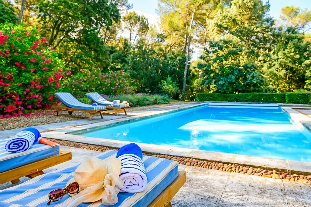 Maison La Montagnette Provence CH Olivers Travels 3