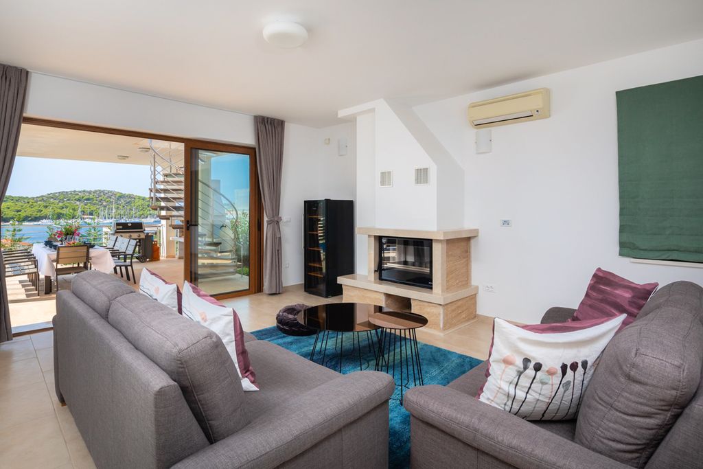 Villa Zlatna Dalmatia Olivers Travel3