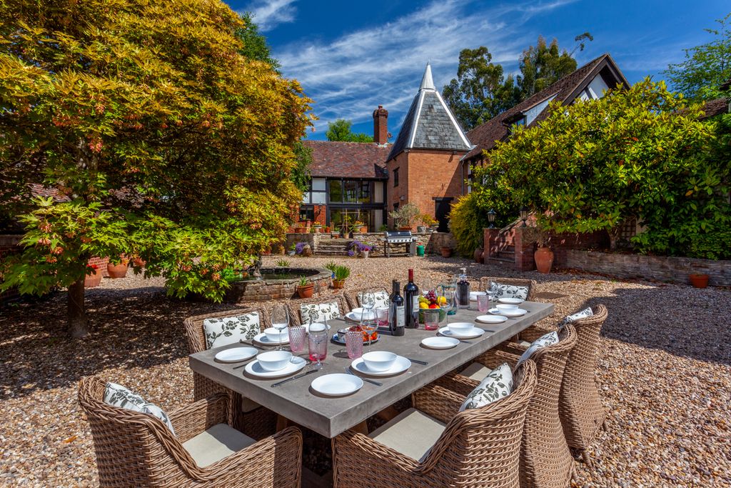 Malvern Estate Midlands Olivers Travel 01