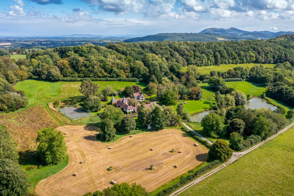 Malvern Estate Midlands Olivers Travel 02