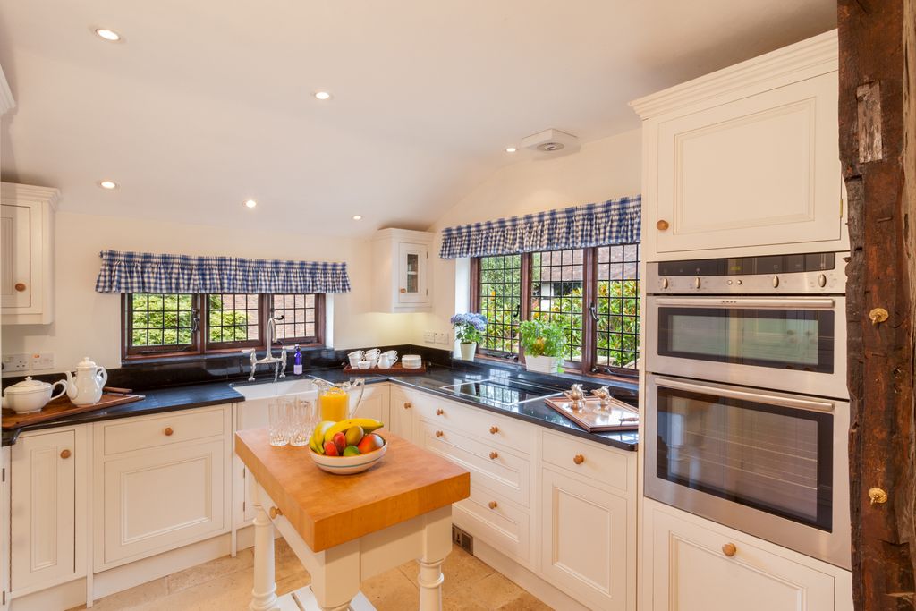 Malvern Estate Midlands Olivers Travel 05