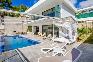 Villa Subat Islamlar Olivers Travels 01