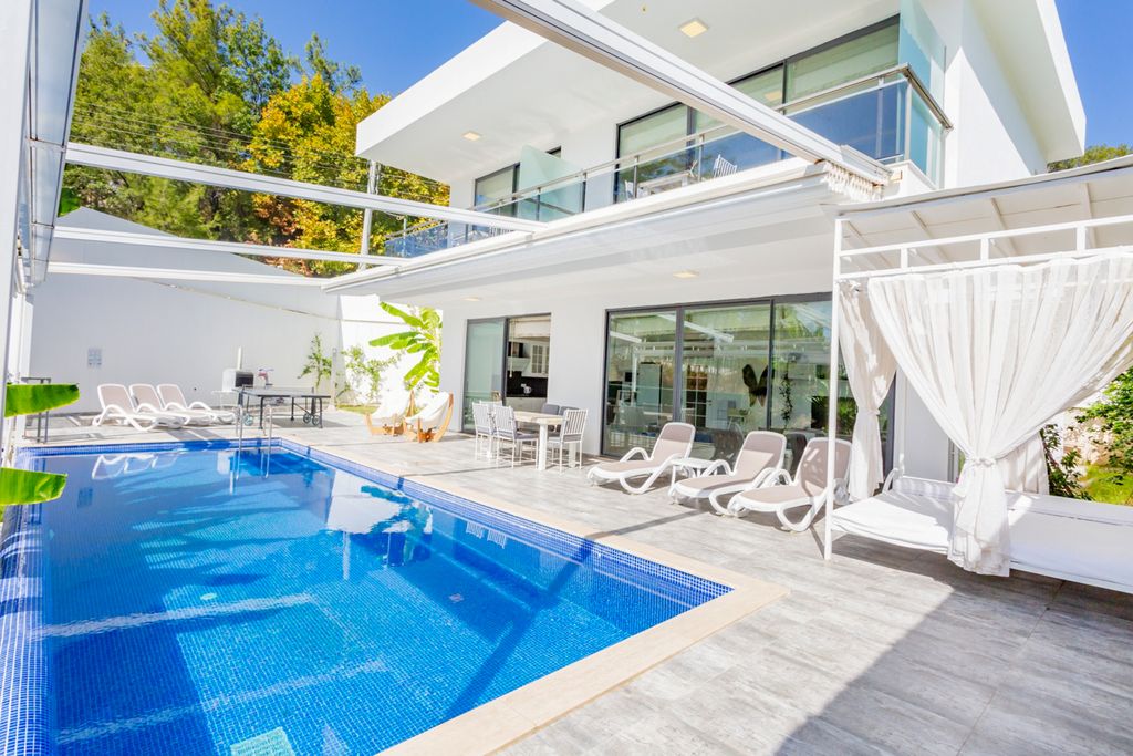 Villa Nisan Islamlar Olivers Travels 01