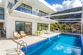 Villa Mayis Islamlar Olivers Travels 01