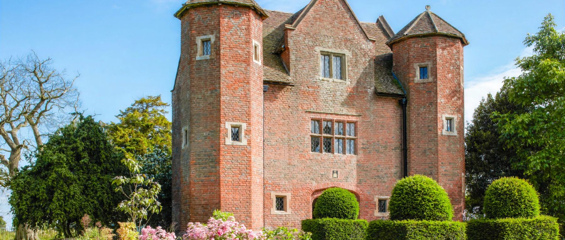 001 chevaliers gatehouse england olivers travels desktop center
