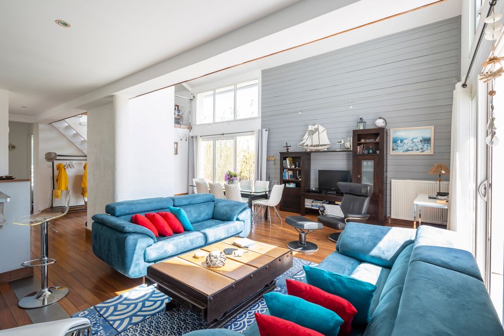 Le Grand Bleu Brittany Olivers Travels 3