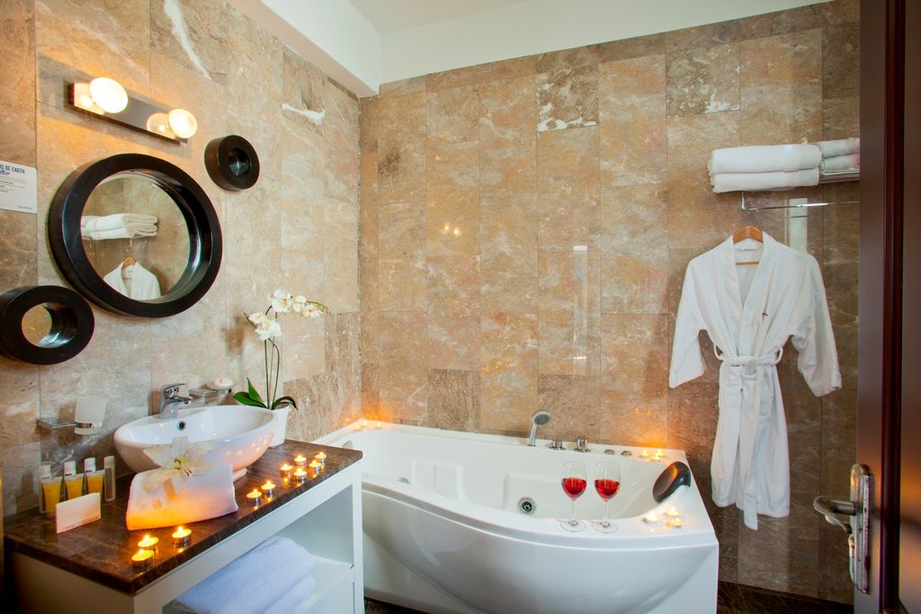 Louis Kalamies Luxury Villas 3 bedroom Villas Cyrpus Olivers Travels 5