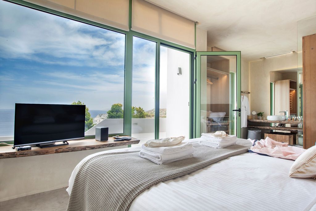 Mama La Roosa Crete Olivers Travels 3