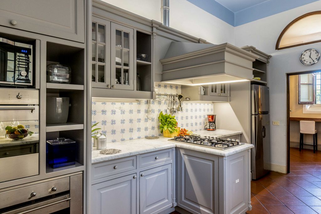 La Poetessa Tuscany Olivers Travels 0012