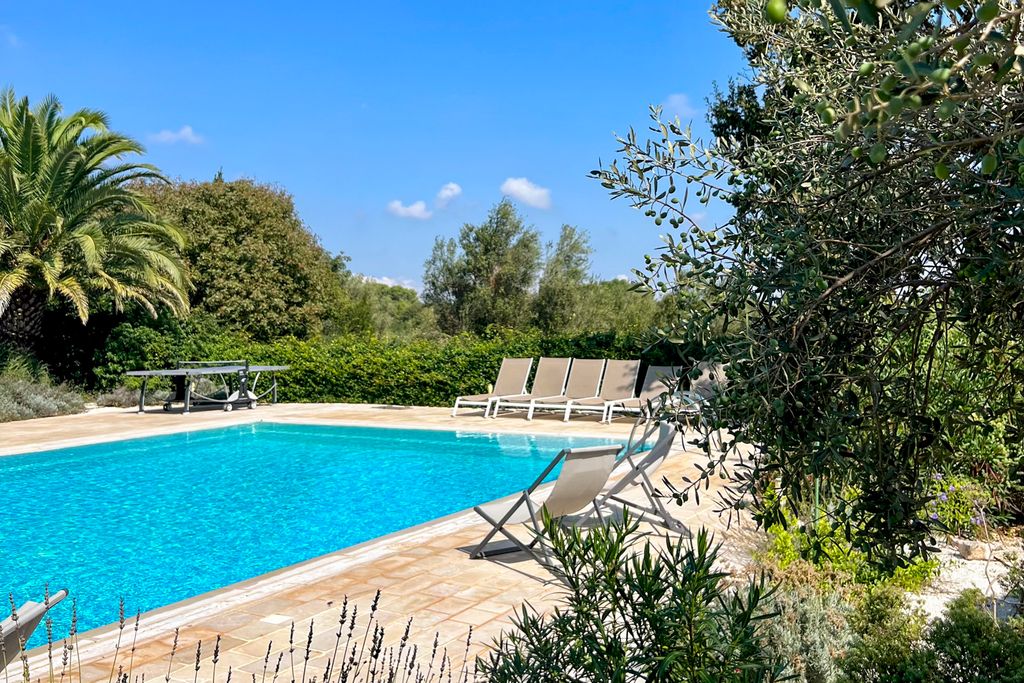 Trulli Trazzonara Puglia Olivers Travels2
