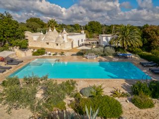 Trulli Trazzonara Puglia Olivers Travels 001