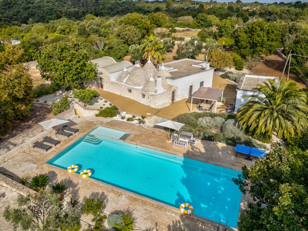 Trulli Trazzonara Puglia Olivers Travels 002