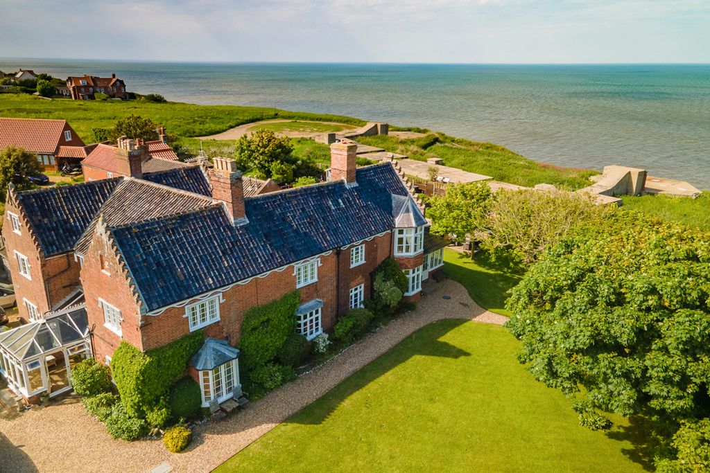 Meadow Manor Norfolk Olivers Travels1