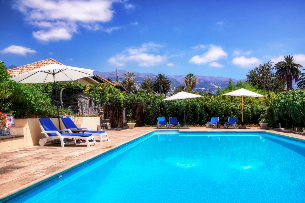 Bom Dia Villa Funchal Olivers Travels1