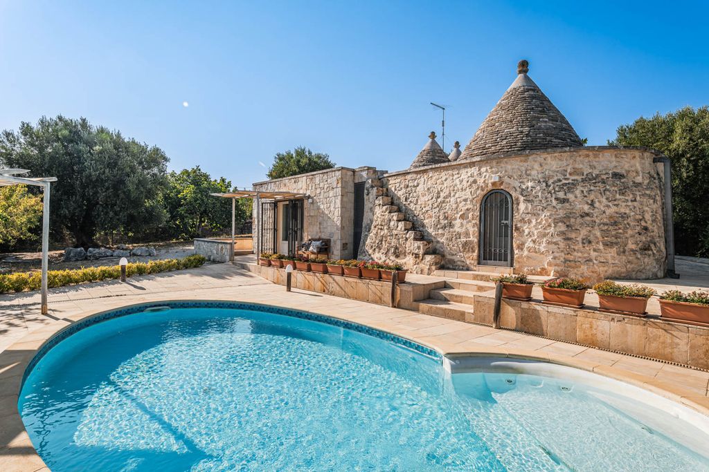 Trullo Massimiliano Puglia Italia OliversTravels 1