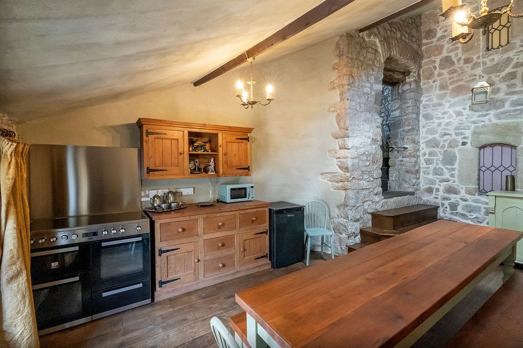 The Medieval Manor Wales Olivers Travls3