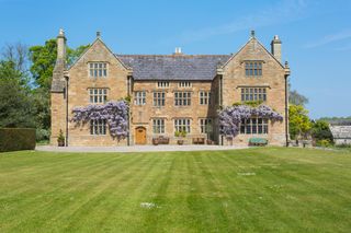Jacobean Manor Wales Olivers Travels1