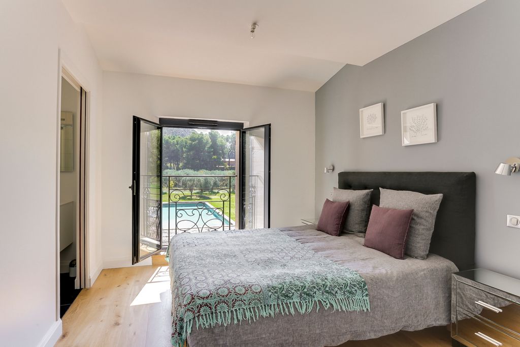 Sens et Nature Provence Olivers Travels 5