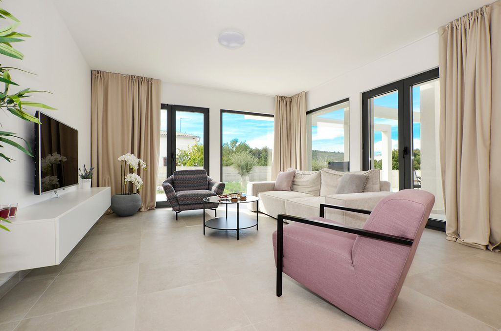 Villa Mornar Dalmatia Olivers Travels3
