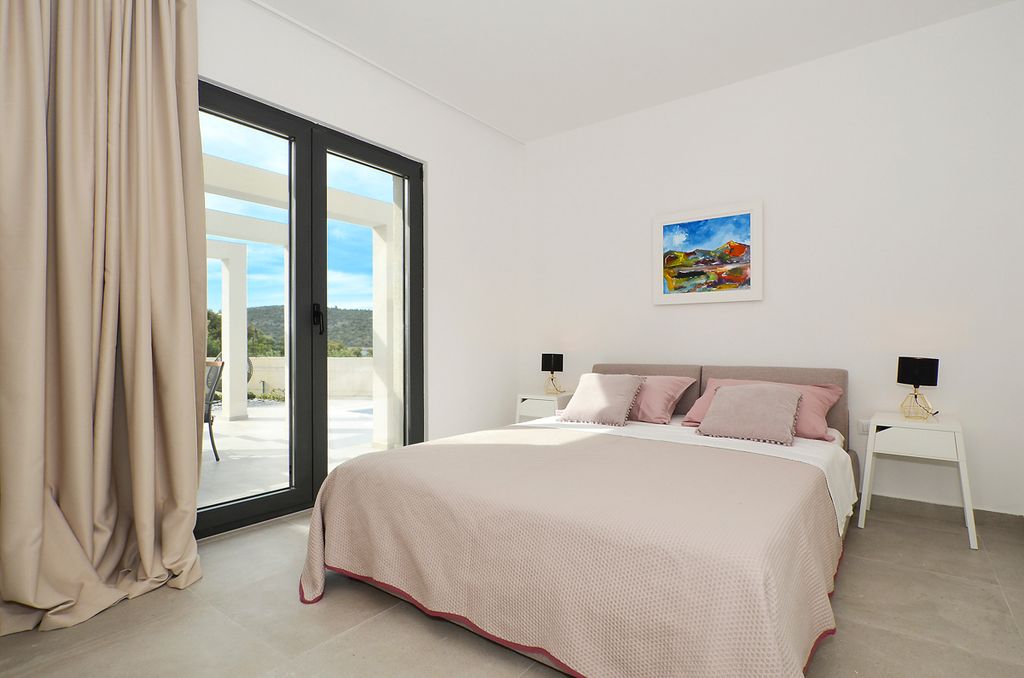 Villa Mornar Dalmatia Olivers Travels4