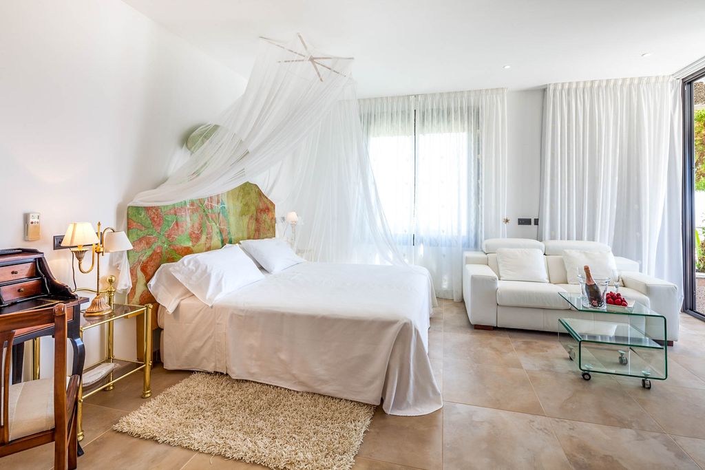 Villa Arabis Ibiza Olivers Travels 4