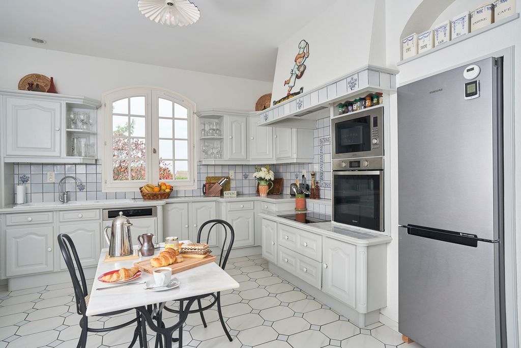 Maison du Marche Burgundy Olivers Travels4