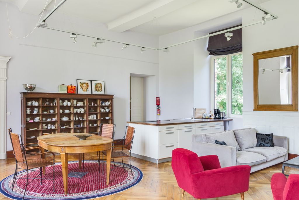 Chateau des Bijoux Burgundy Olivers Travels3