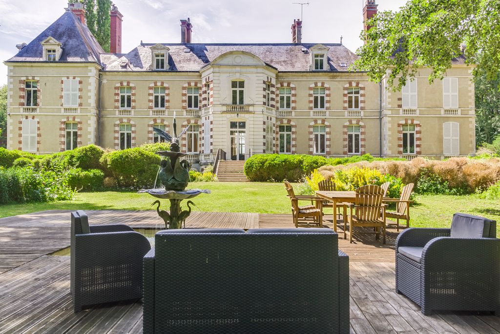 Chateau des Bijoux Burgundy Olivers Travels2