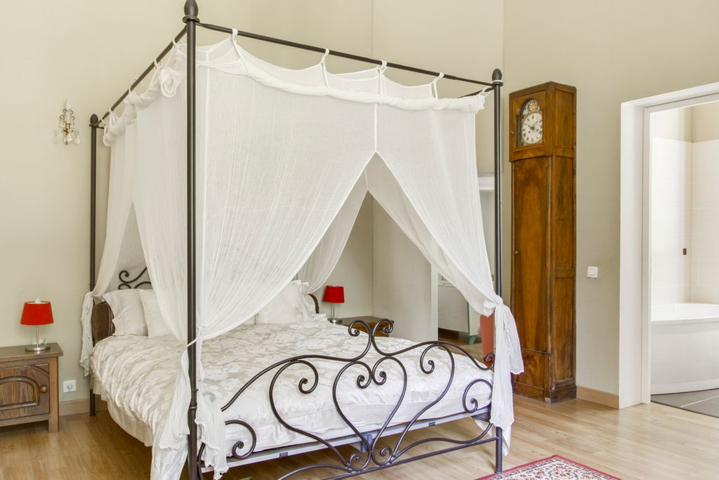 Chateau des Bijoux Burgundy Olivers Travels5