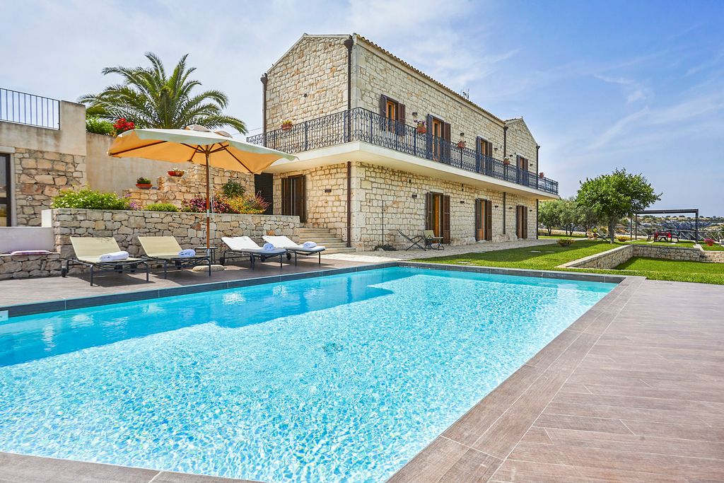 Castello Cavica Sicily Olivers Travels 1