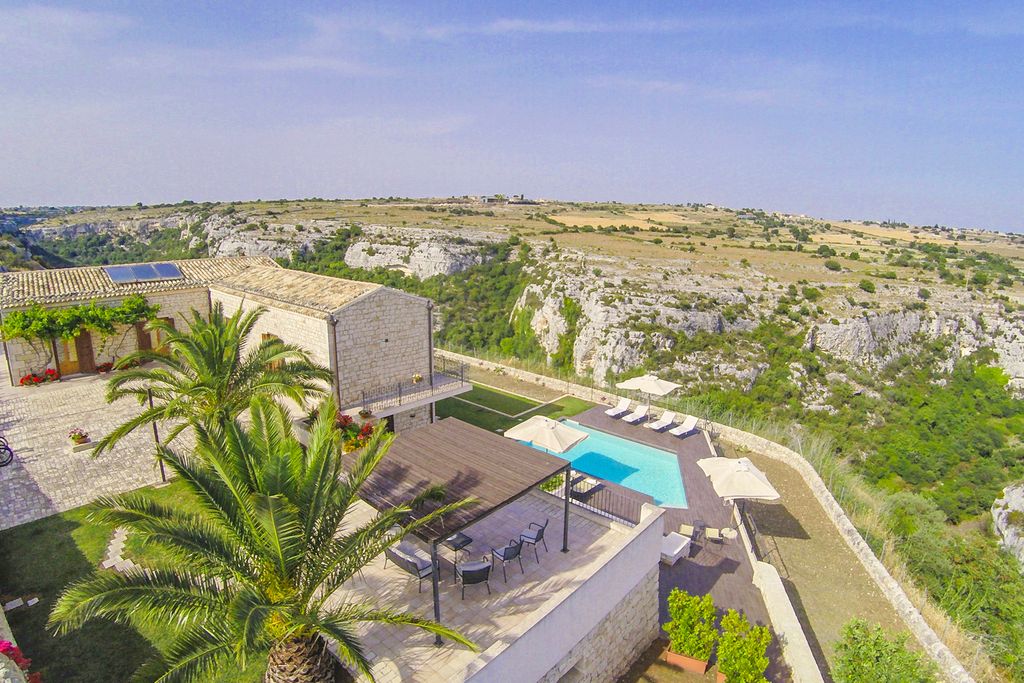 Castello Cavica Sicily Olivers Travels 21