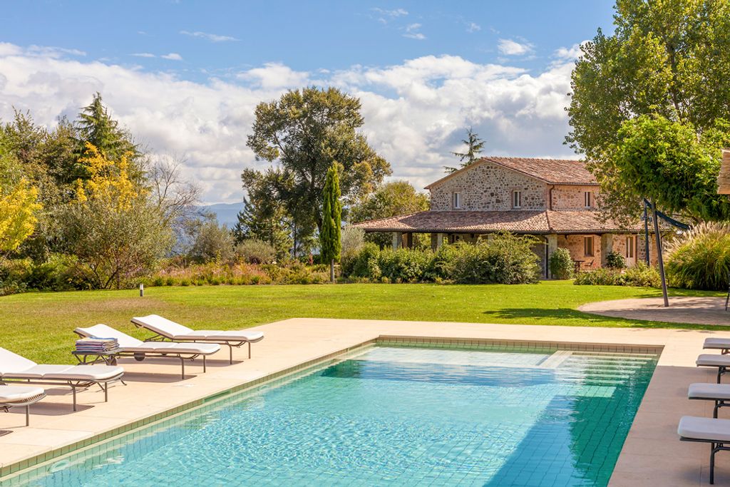 Bisenzio Farmhouse Umbria Olivers Travels1