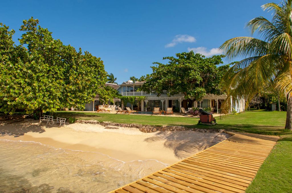 Alvita Jamaica Olivers Travels 1