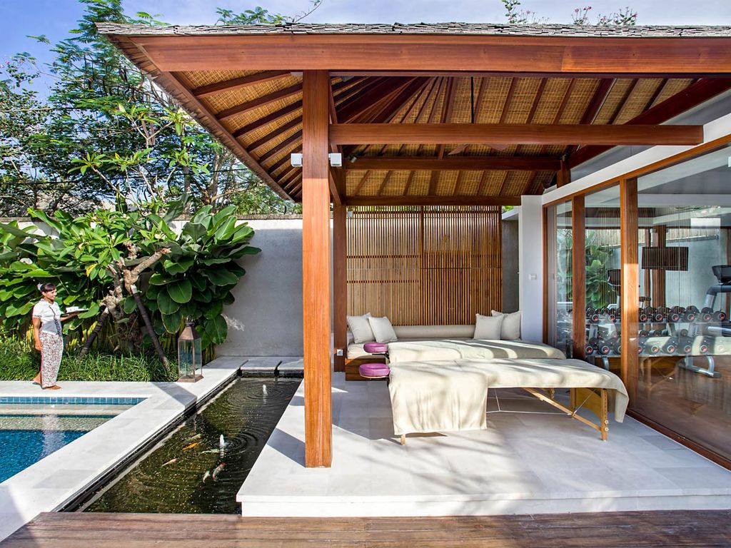 Villa Cendrawasih Seminyak Olivers Travels 3