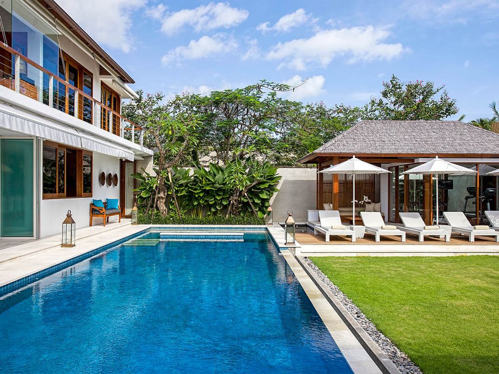 Villa Cendrawasih Seminyak Olivers Travels 5